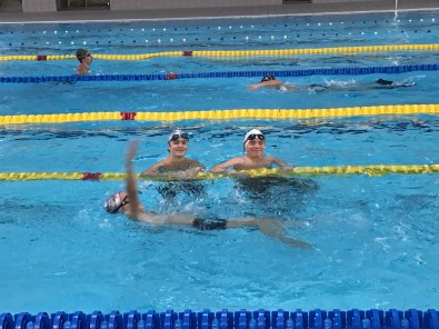 Deux nageurs heureux !.JPG