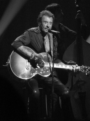 Johnny_Hallyday_a_la_guitare___Beacon_Theater_2012.jpg