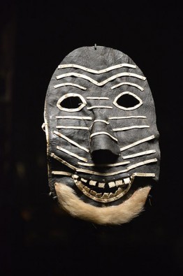 398px-Masque_kiiappaat,_1,_Musée_du_quai_Branly.jpg