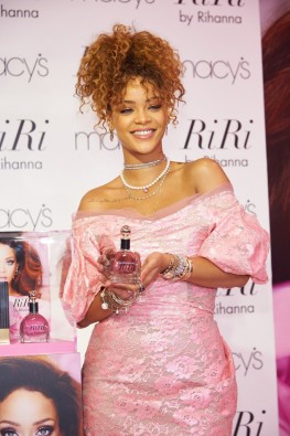 20150831_Macys_RiRi_0804-682x1024.jpg