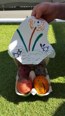 décoration des oeufs d'Ugo.jpg