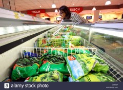 woman-is-shopping-in-a-large-supermarket-freezer-deep-frozen-food-CT9D4P.jpg