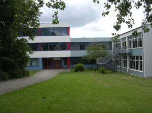 http://blog.ac-versailles.fr/erfahrungsberichtedfgbuc/public/SamyM/Altenholz_Schule.png