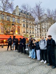 Parvis du centre Pompirdou.jpg