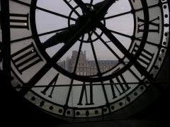L'horloge avec vue sur le Louvre