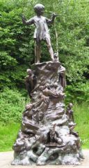 Statue de Peter Pan par George FRAMPTON, Jardins de Kensington, Londres ; photo de Sebjarod