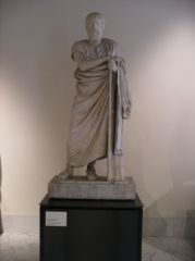 Une statue au musée de Naples