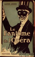 Couverture du roman Le fantôme de l'Opéra ; https://en.wikipedia.org/wiki/Erik_%28The_Phantom_of_the_Opera%29#/media/File:Gaston_Leroux_-_Le_Fant%C3%B4me_de_l%27Op%C3%A9ra.jpg