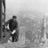 Photographie d'un vieil ouvrier travaillant sur la structure de l'Empire Ste Building de Lewis HINE, 1930, retouchée par Durova : http://en.wikipedia.org/wiki/File:Old_timer_structural_worker2.jpg