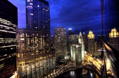 Vue de nuit à Chicago, depuis l'Hotel 71 Wacker Drive, par Matt Hobbs