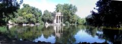 Une étang dans le parc de la villa Borghèse