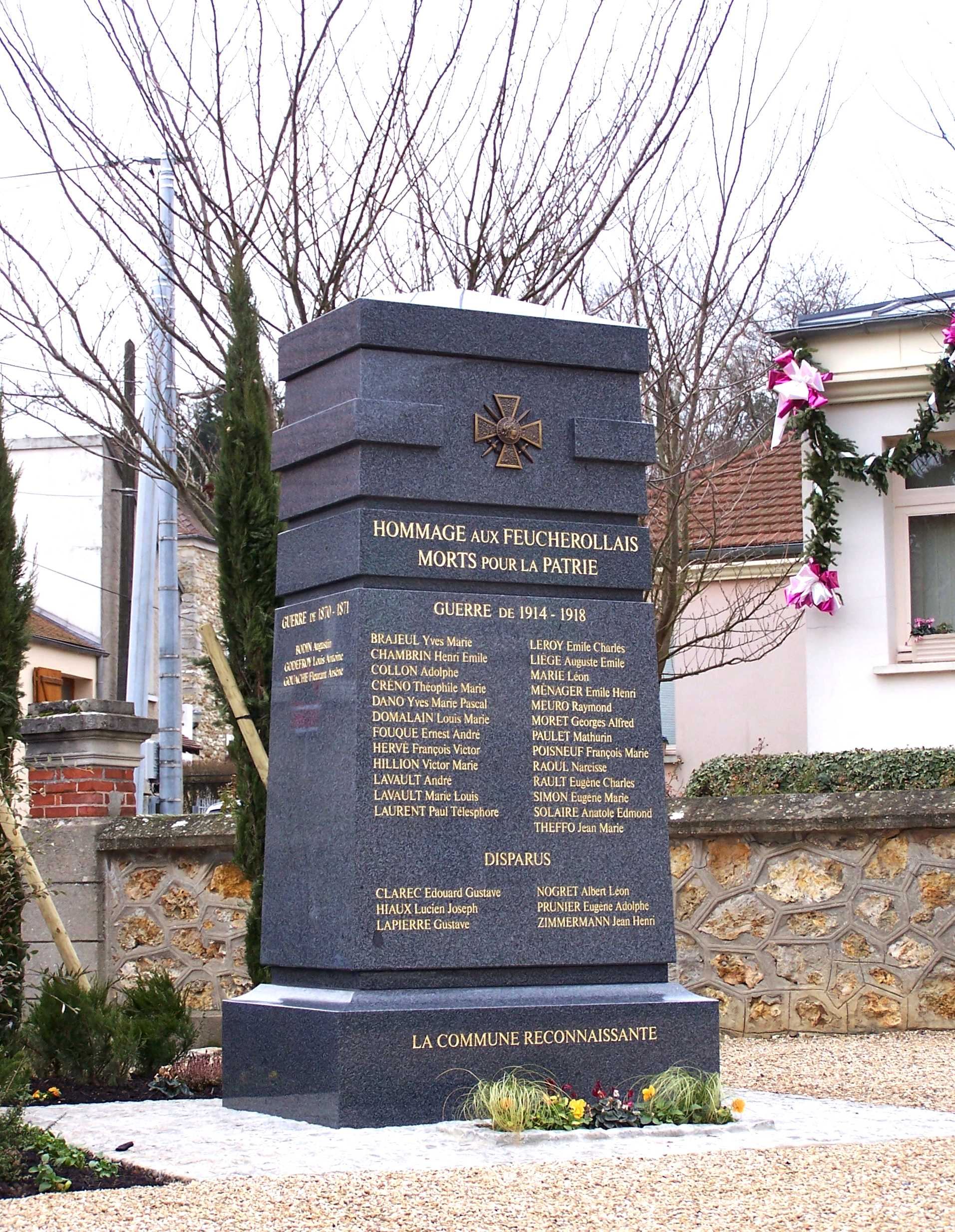 Le Monument Aux Mort De Feucherolles - En Mémoire Des Soldats De La ...