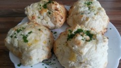 Red_Lobster_style_biscuits.jpg