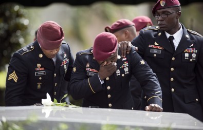 830x532_soldats-americains-obseques-sergent-david-johnson-mort-niger.jpg